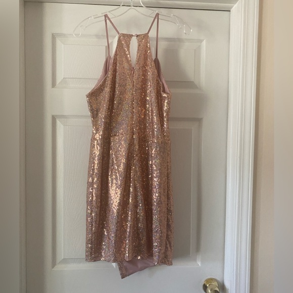 Lulu's Hilaria Rose Gold Iridescent Sequined bodycon mini dress size medium EUC - Picture 2 of 8